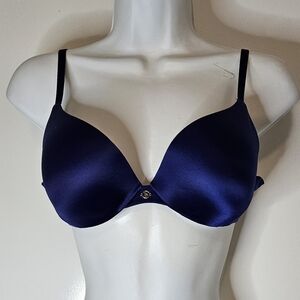 VICTORIA SECRET AMAZIBG PUSH-UP BRA